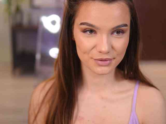 Model: LenaLaurent