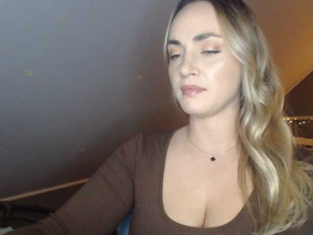 ScarlettXQueen live cam on BongaCams