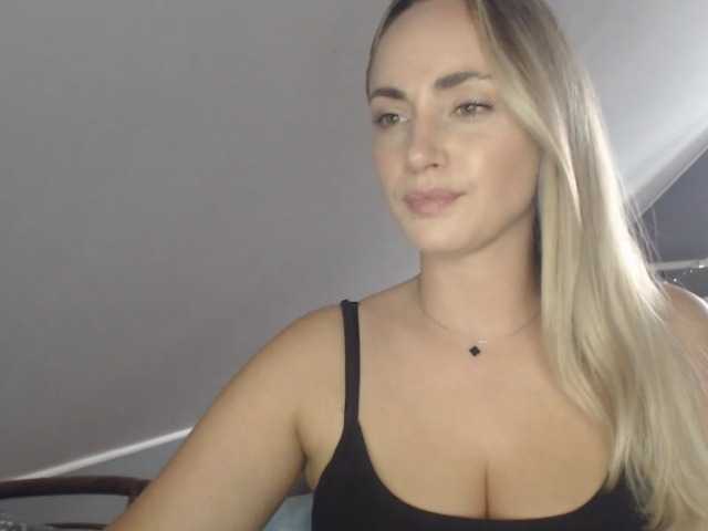ScarlettXQueen live cam on BongaCams
