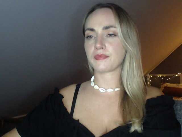 ScarlettXQueen live cam on BongaCams