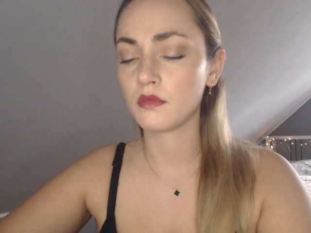 ScarlettXQueen live cam on BongaCams