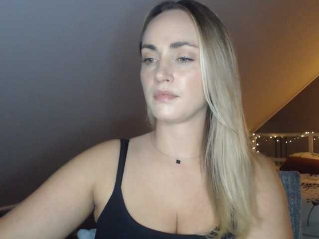 ScarlettXQueen live cam on BongaCams