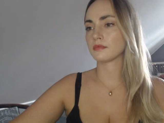 ScarlettXQueen live cam on BongaCams