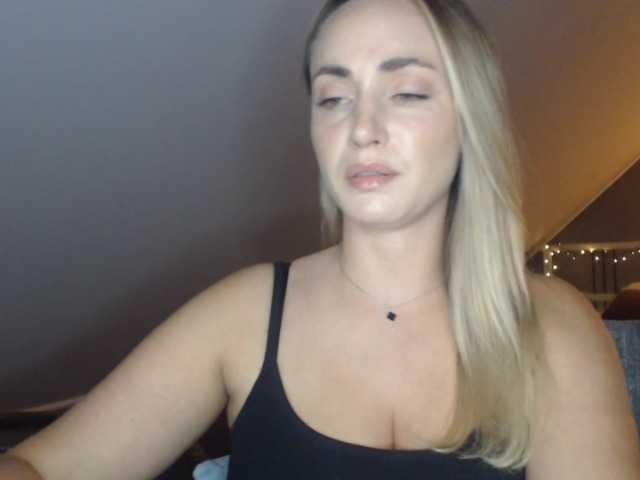 ScarlettXQueen live cam on BongaCams