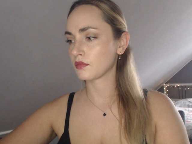 ScarlettXQueen live cam on BongaCams