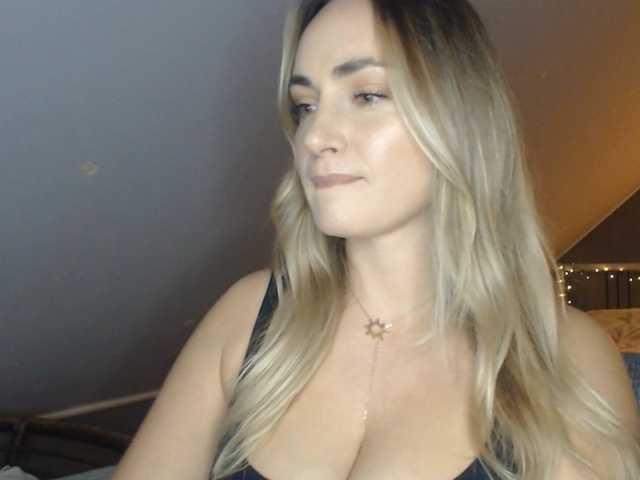 ScarlettXQueen live cam preview