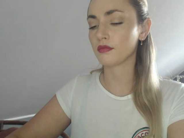 ScarlettXQueen live cam on BongaCams