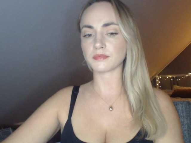 ScarlettXQueen live cam on BongaCams