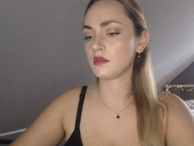 ScarlettXQueen live cam on BongaCams