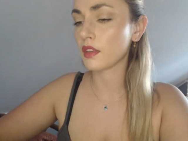 ScarlettXQueen live cam on BongaCams