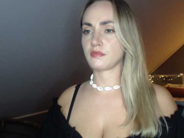 ScarlettXQueen live cam on BongaCams