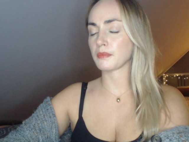 ScarlettXQueen live cam on BongaCams