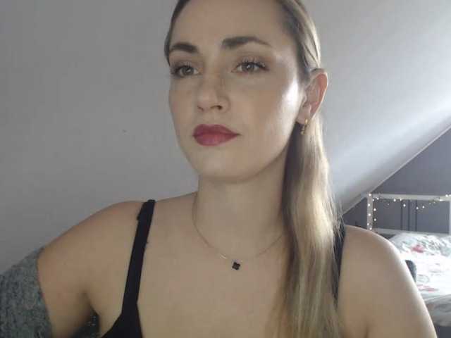 ScarlettXQueen live cam on BongaCams