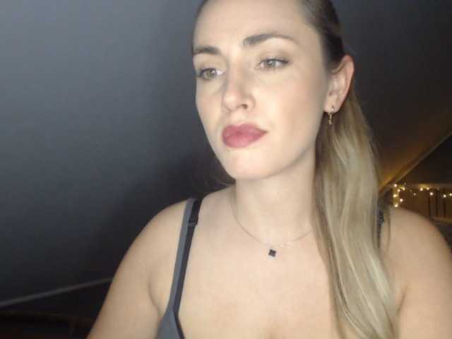 ScarlettXQueen live cam on BongaCams