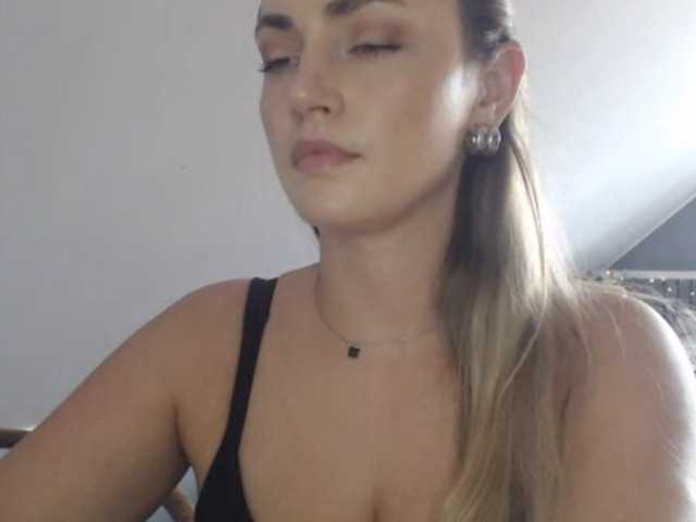 ScarlettXQueen live cam on BongaCams