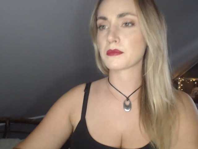 ScarlettXQueen live cam on BongaCams