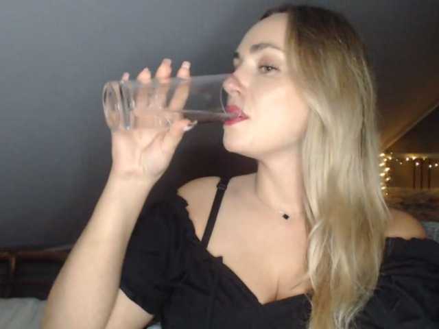 ScarlettXQueen live cam on BongaCams