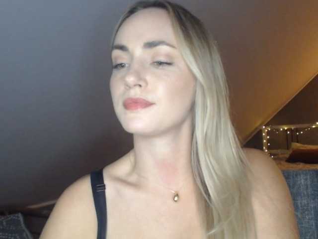 ScarlettXQueen live cam on BongaCams