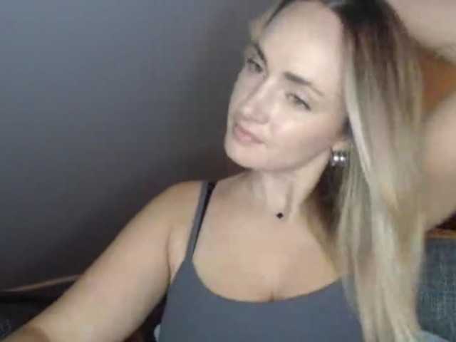 ScarlettXQueen live cam on BongaCams