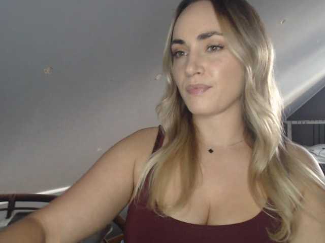 ScarlettXQueen live cam on BongaCams