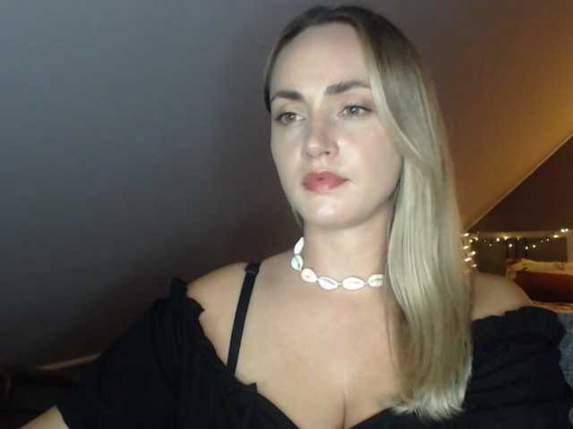 ScarlettXQueen live cam on BongaCams
