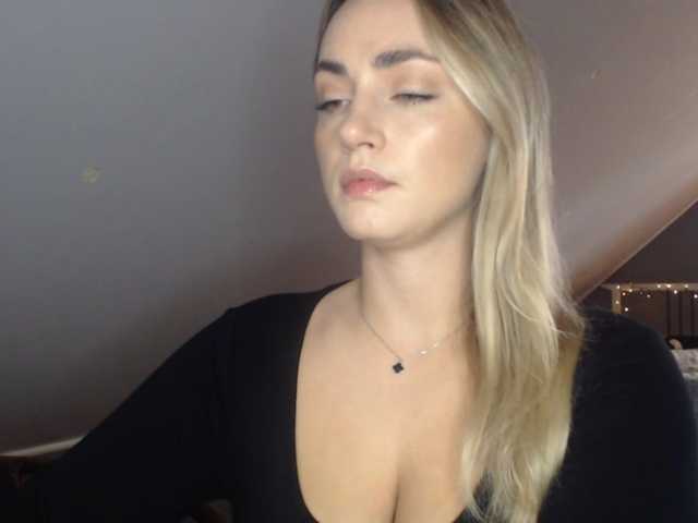 ScarlettXQueen live cam on BongaCams