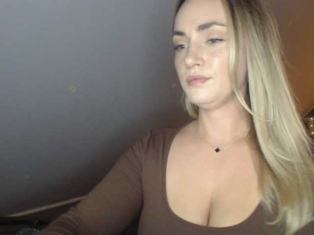ScarlettXQueen live cam on BongaCams