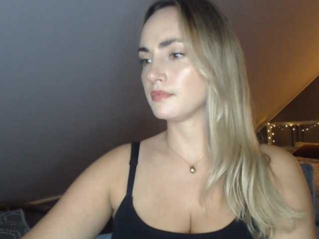 ScarlettXQueen live cam on BongaCams