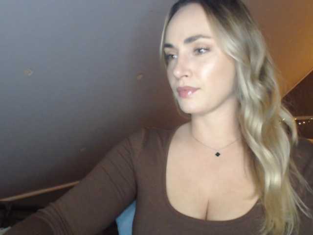 ScarlettXQueen live cam on BongaCams