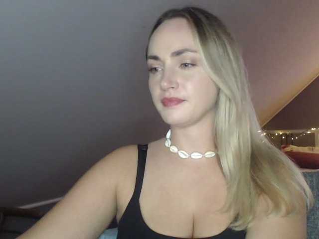 ScarlettXQueen live cam on BongaCams