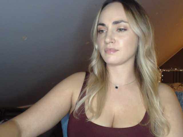ScarlettXQueen live cam on BongaCams