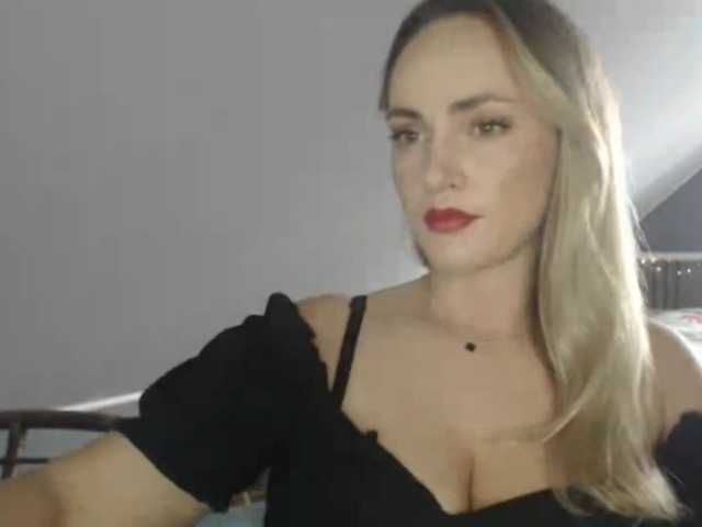 ScarlettXQueen live cam on BongaCams