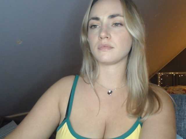 ScarlettXQueen live cam on BongaCams