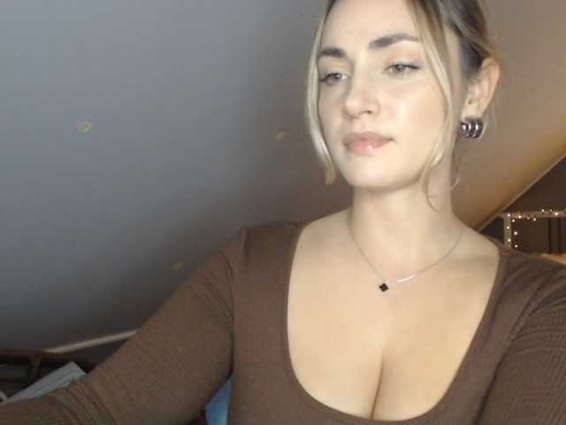 ScarlettXQueen live cam on BongaCams