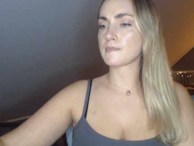 ScarlettXQueen live cam on BongaCams