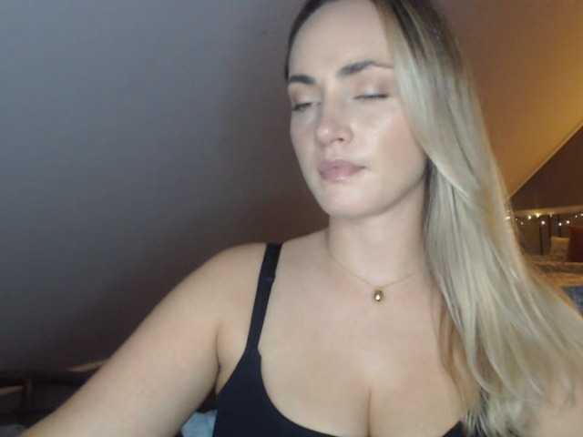 ScarlettXQueen live cam on BongaCams