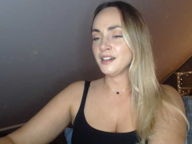 ScarlettXQueen live cam on BongaCams