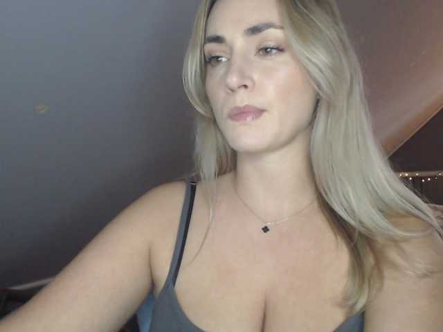 ScarlettXQueen live cam on BongaCams