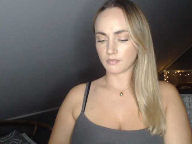 ScarlettXQueen live cam on BongaCams