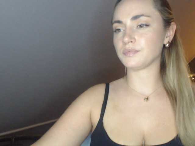 ScarlettXQueen live cam on BongaCams