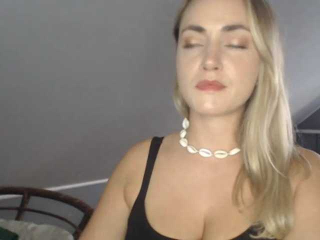 ScarlettXQueen live cam on BongaCams