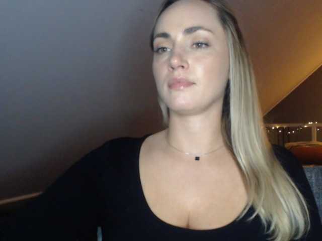 ScarlettXQueen live cam on BongaCams