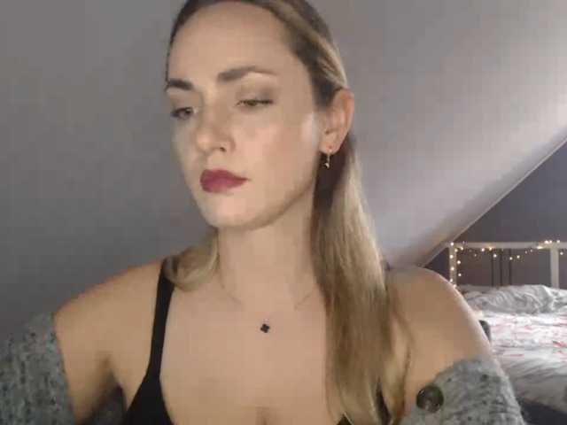 ScarlettXQueen live cam on BongaCams