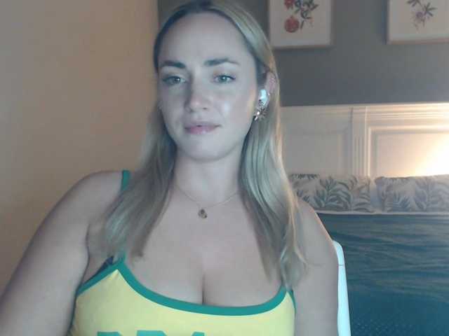 ScarlettXQueen live cam on BongaCams