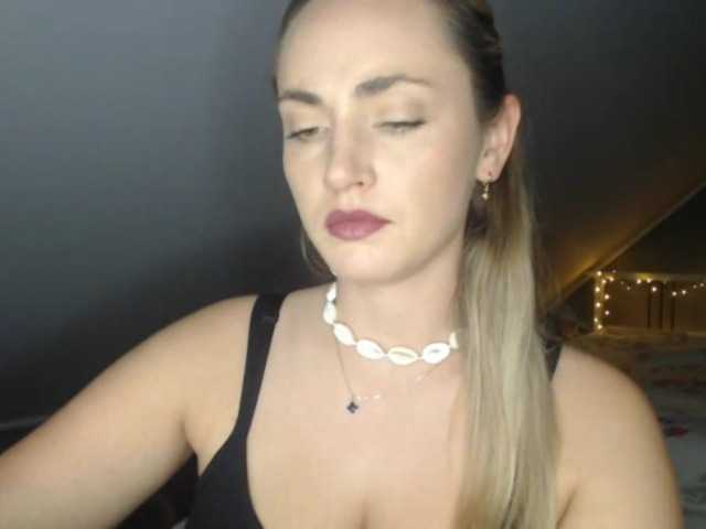 ScarlettXQueen live cam on BongaCams