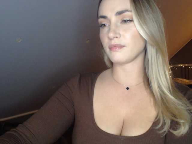 ScarlettXQueen live cam on BongaCams