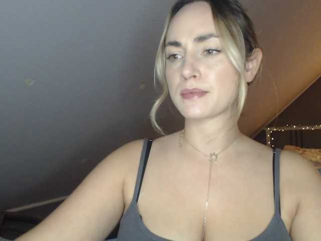 ScarlettXQueen live cam on BongaCams