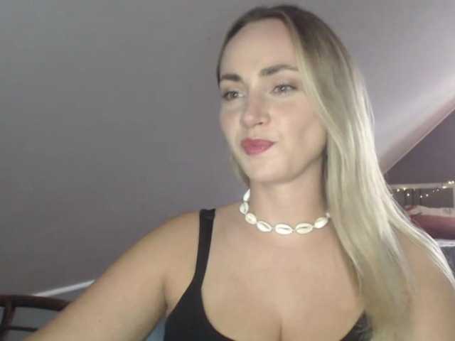 ScarlettXQueen live cam on BongaCams