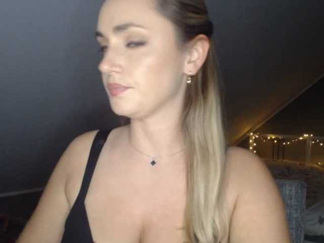 ScarlettXQueen live cam on BongaCams