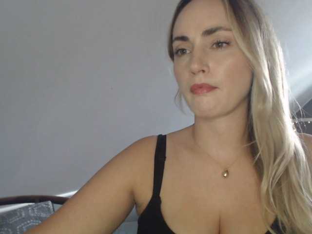 ScarlettXQueen live cam on BongaCams